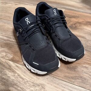 On Cloud Women’s Black and White Athletic Shoes